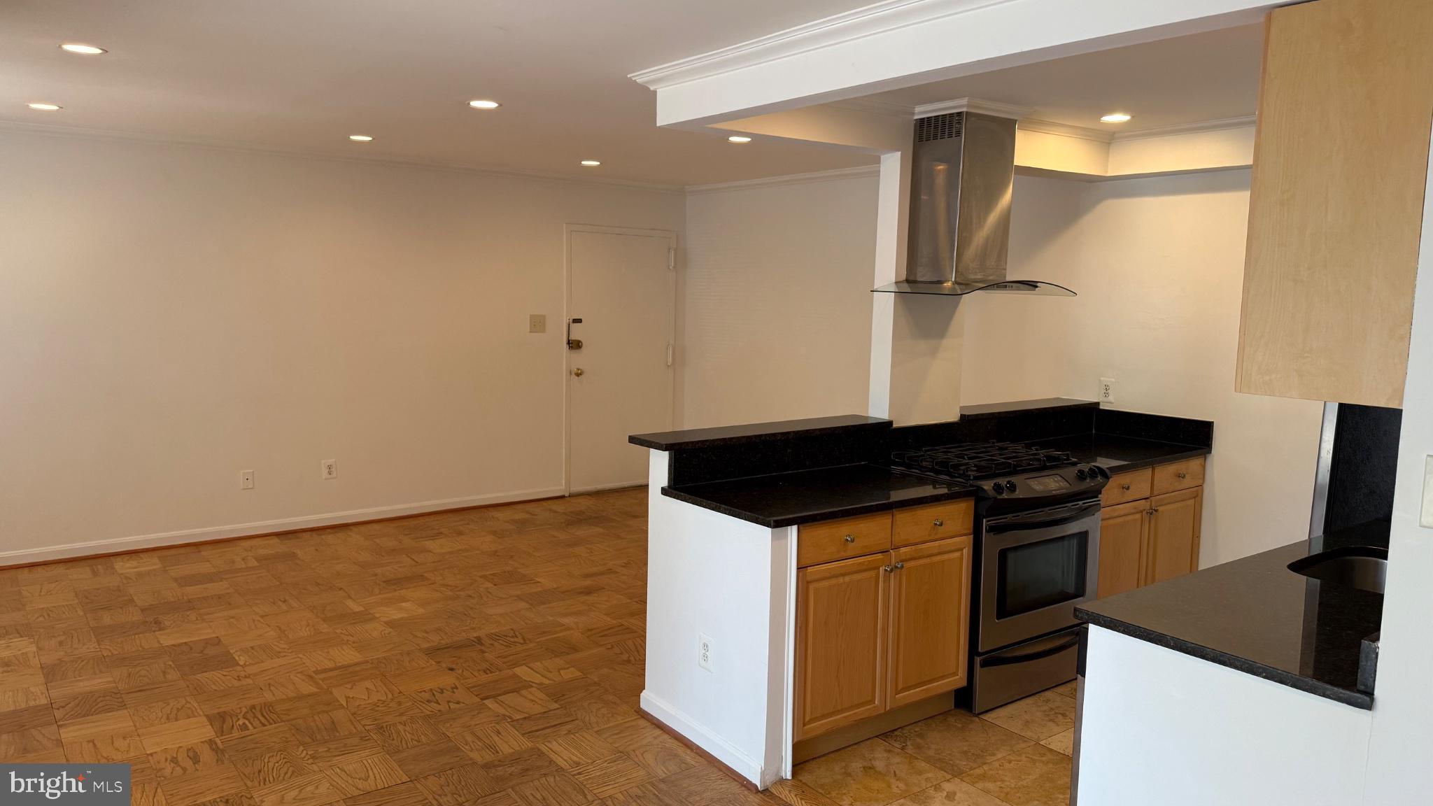 YORKTOWNE SQUARE - Residential