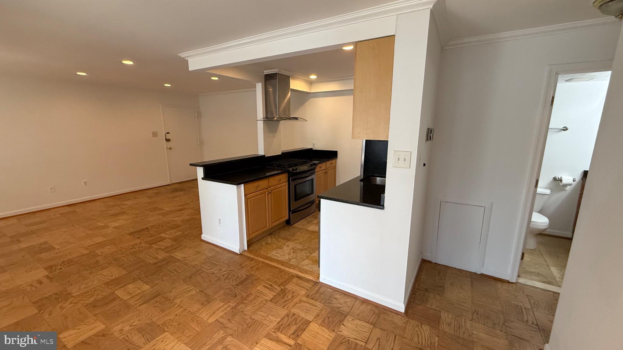 YORKTOWNE SQUARE - Residential