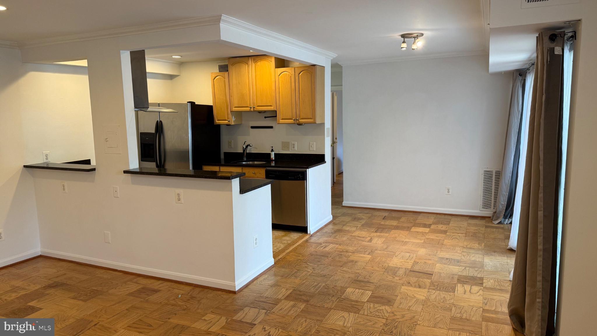 YORKTOWNE SQUARE - Residential
