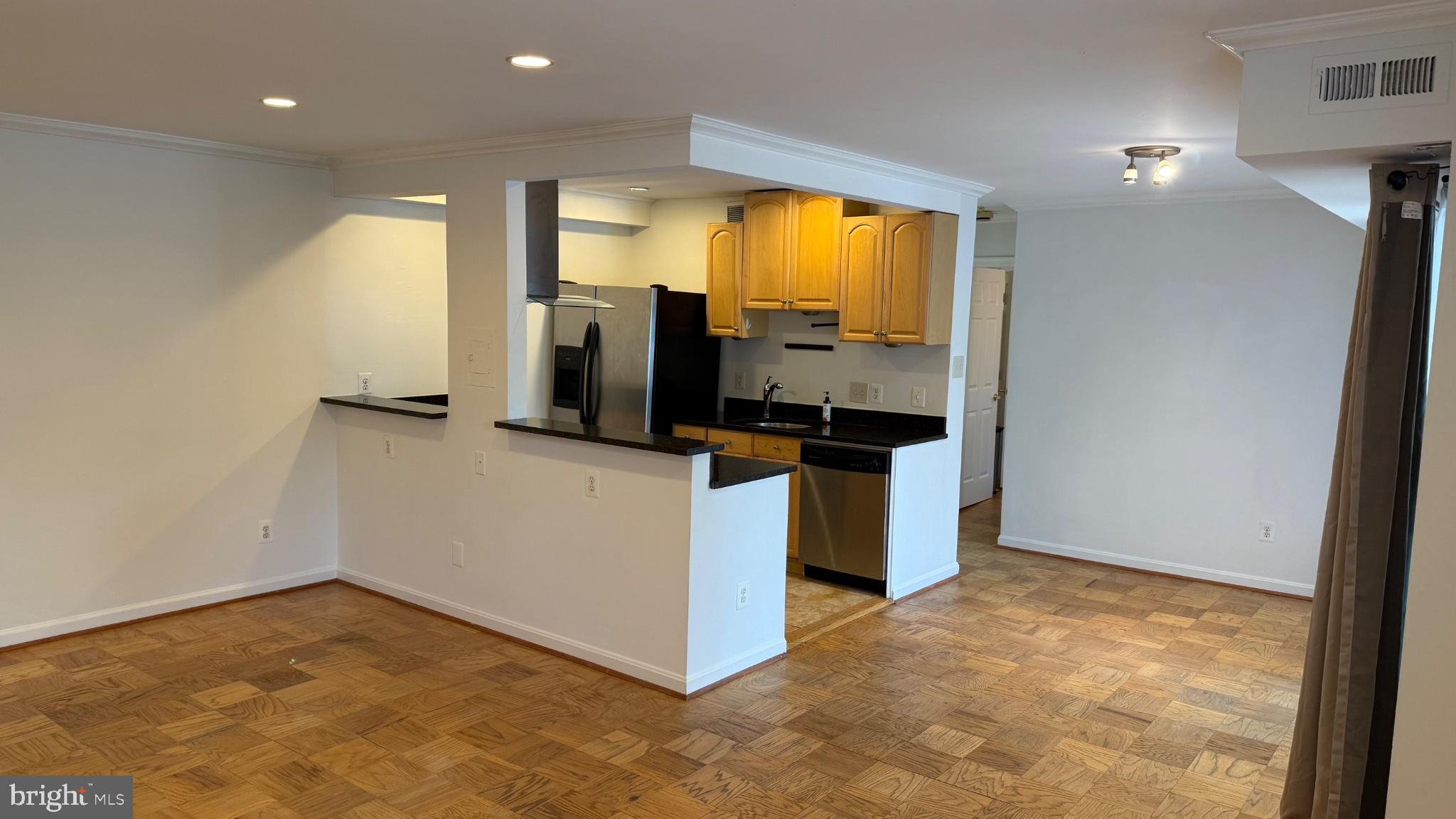 YORKTOWNE SQUARE - Residential