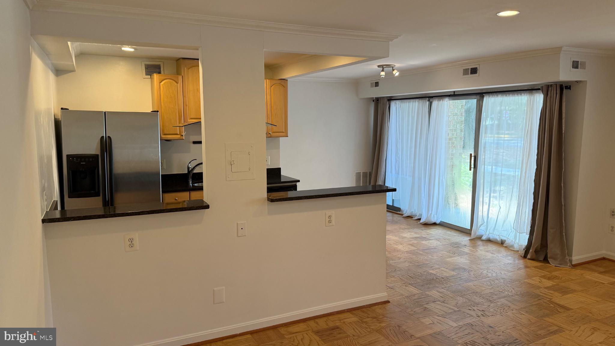 YORKTOWNE SQUARE - Residential