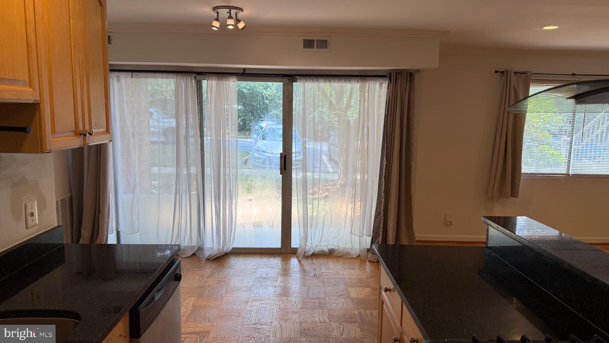 YORKTOWNE SQUARE - Residential