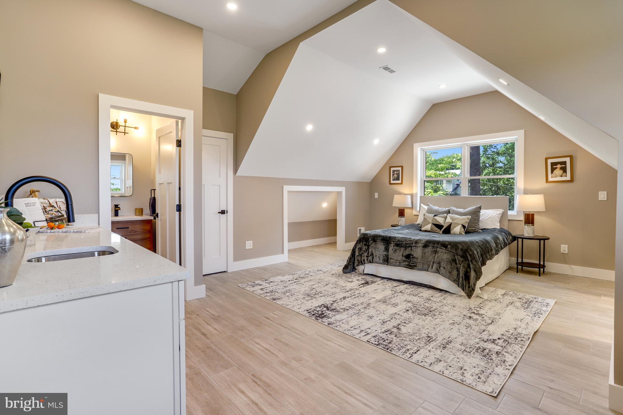 MADISON MANOR - Residential