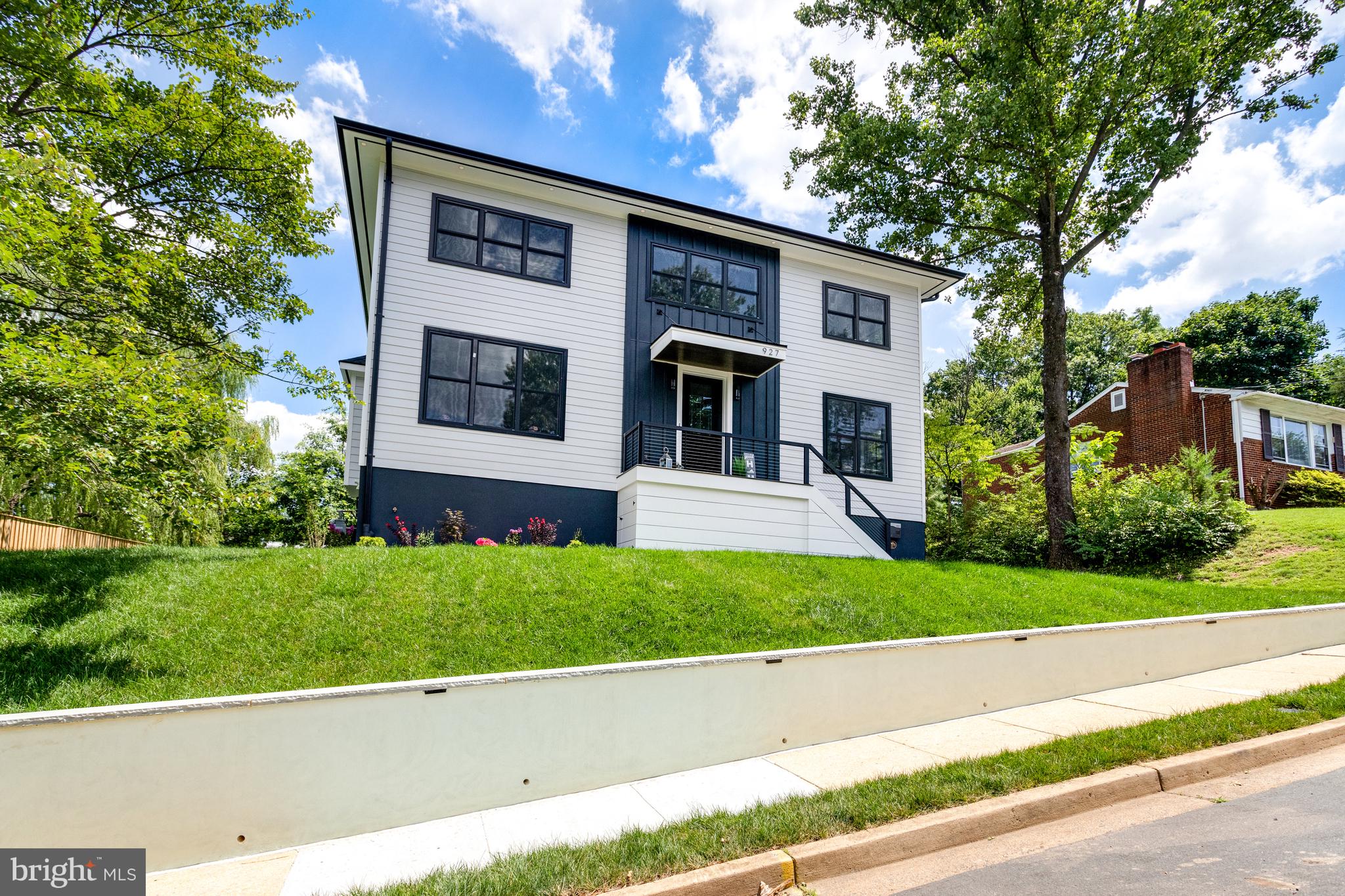 MADISON MANOR - Residential