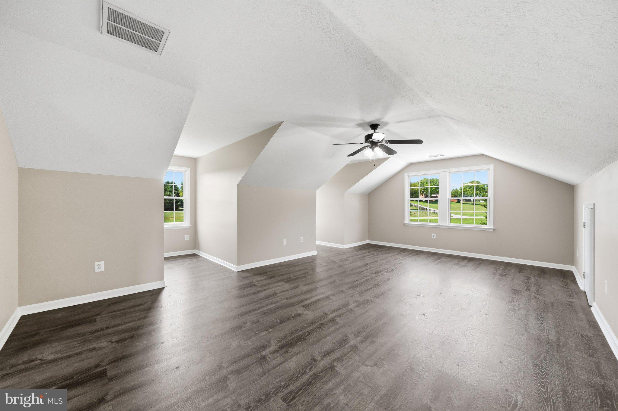 WINDSOR FARM - Residential