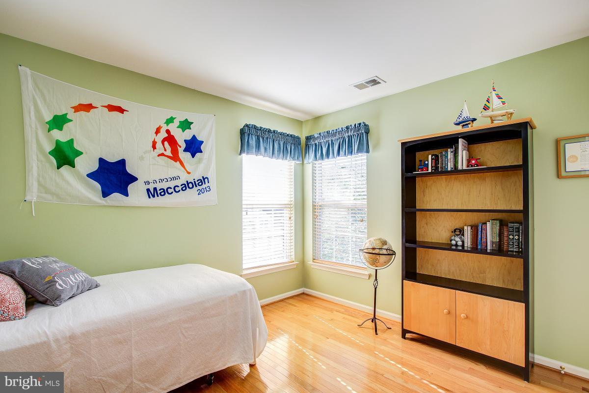 MANOR OAKS - Residential