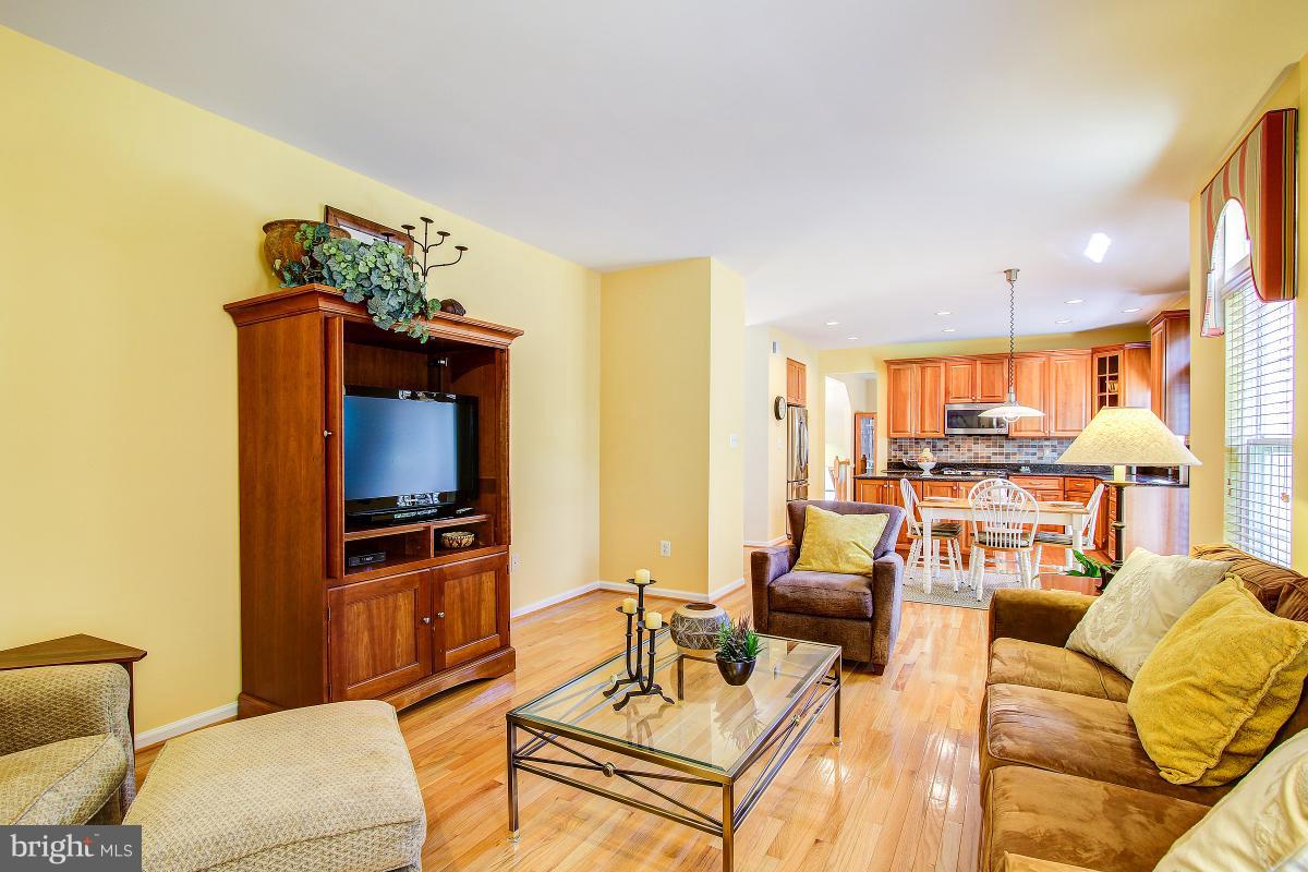 MANOR OAKS - Residential