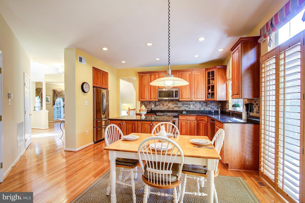 MANOR OAKS - Residential