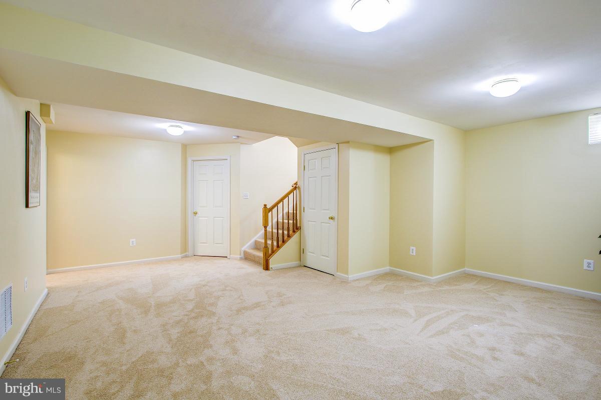 MANOR OAKS - Residential