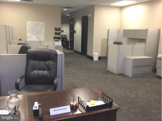 HIGHLANDTOWN - Commercial Lease