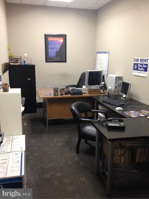 HIGHLANDTOWN - Commercial Lease