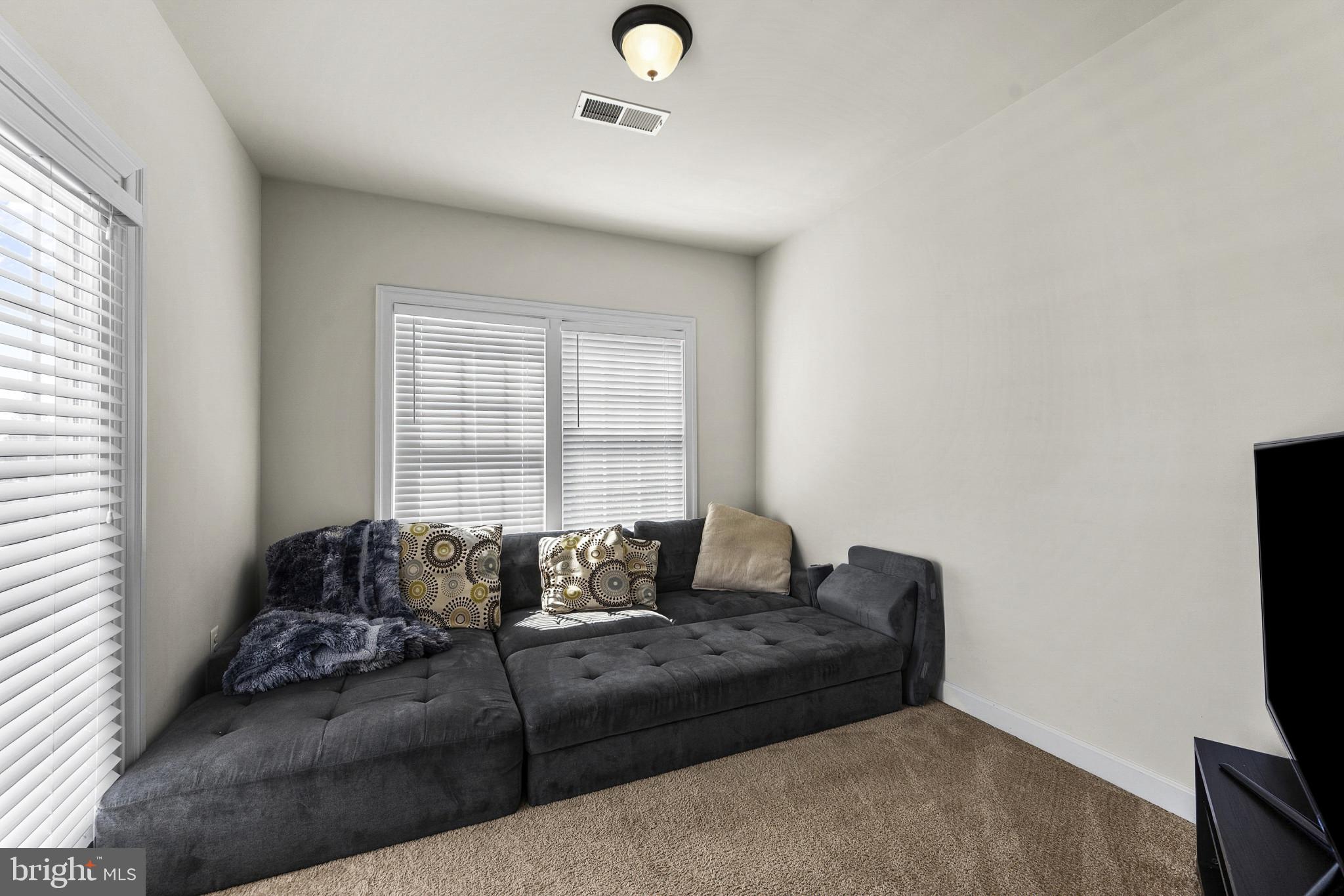 DAWSON'S CORNER - Residential