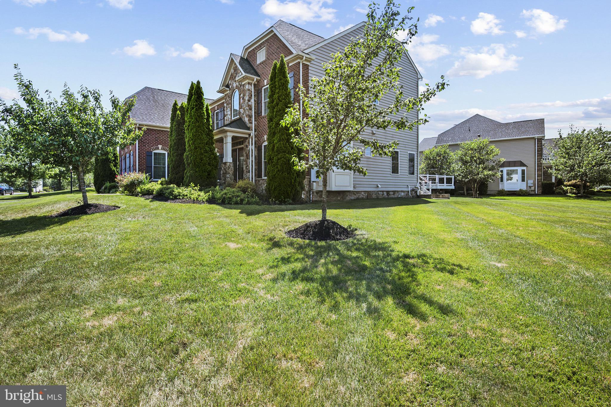 DAWSON'S CORNER - Residential