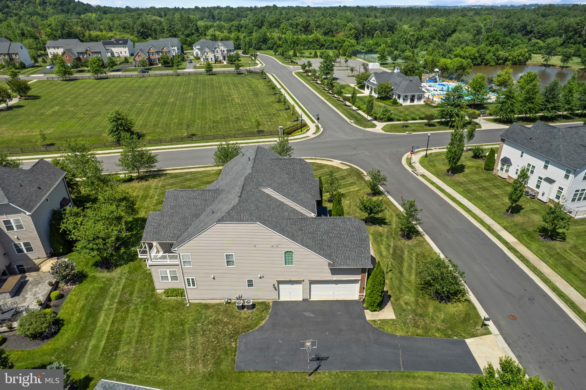 DAWSON'S CORNER - Residential