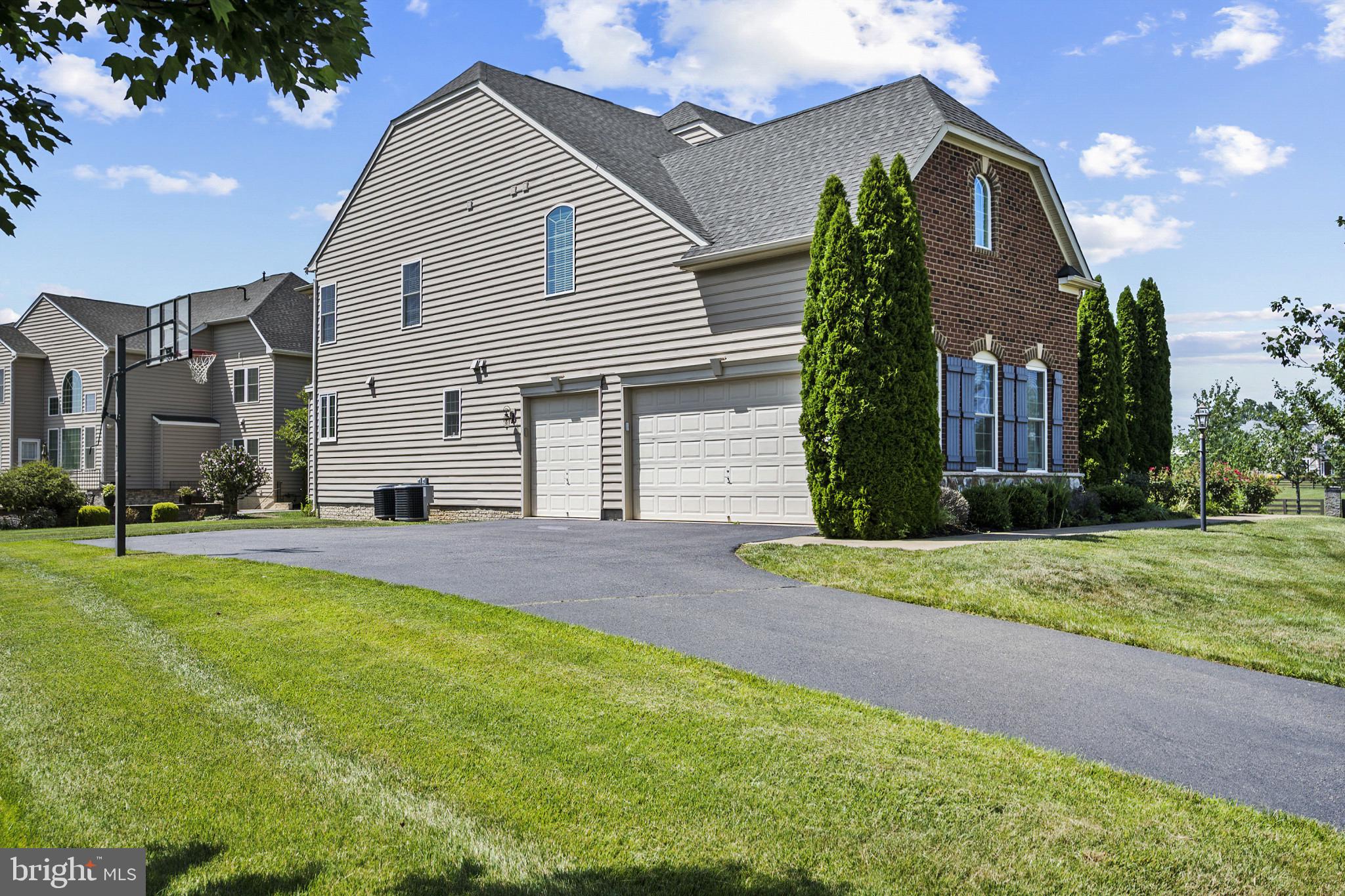 DAWSON'S CORNER - Residential