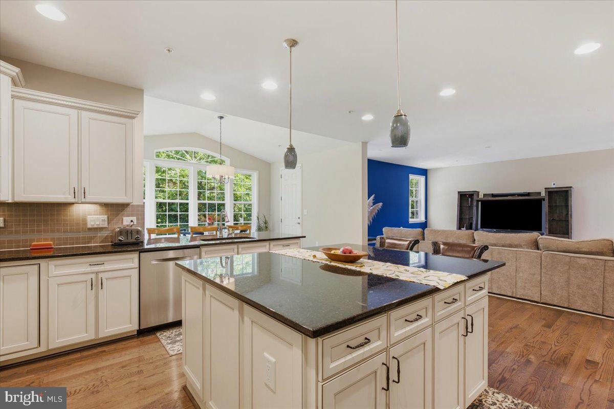 LOVELESS ESTATES - Residential