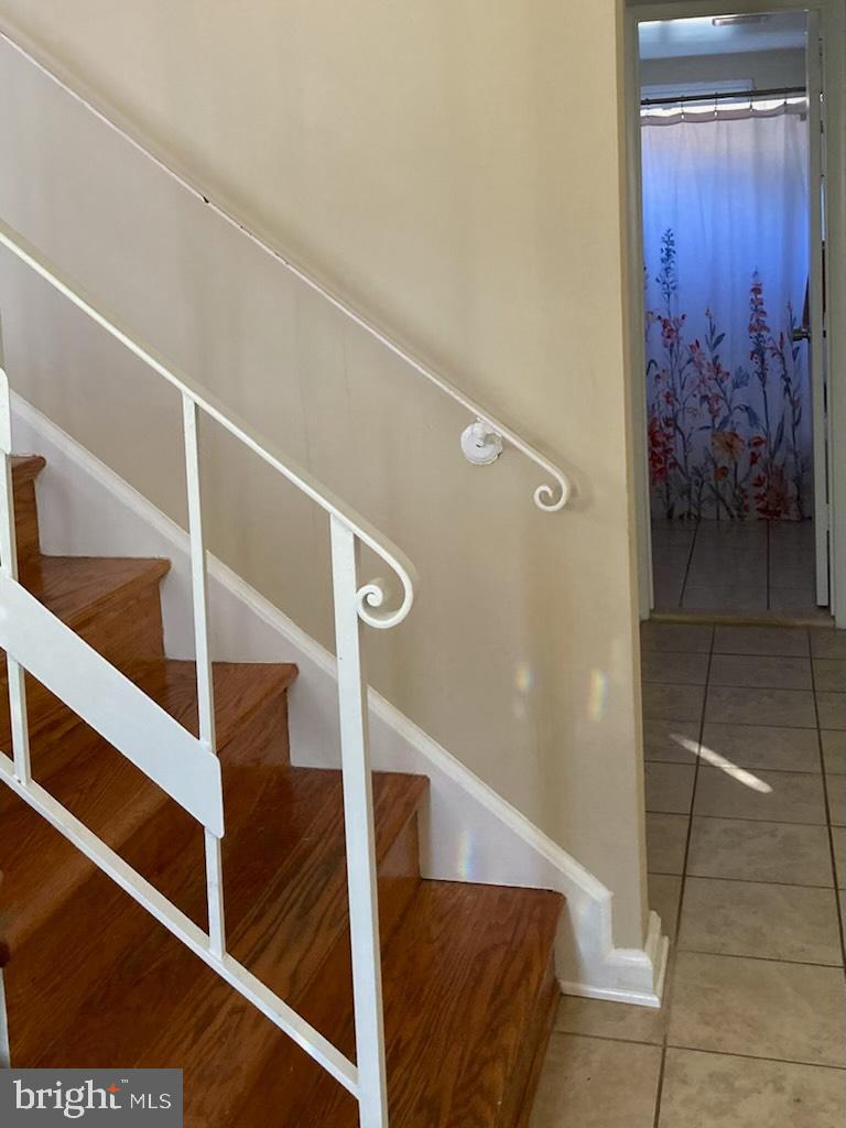 MONTROSE - Residential Lease