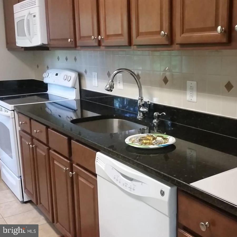 MONTROSE - Residential Lease