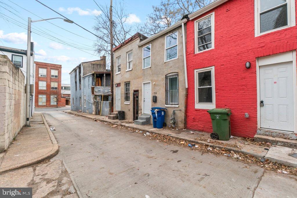 HOLLINS MARKET - Residential