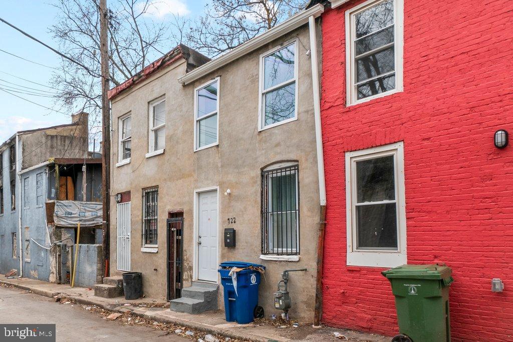 HOLLINS MARKET - Residential