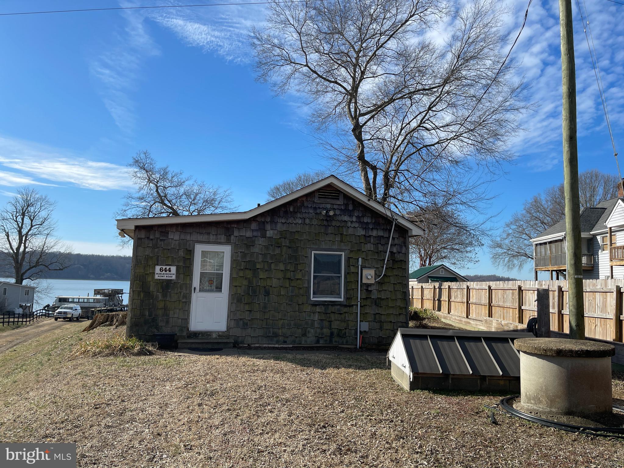 Escape to this cozy 1-bedroom cottage, offering breathtaking views of the Potomac River. Perfect for those who appreciate peace and tranquility, this home lets you enjoy serene country living while still being just a short drive away from I-95 and shopping centers. Close to Aquia Landing  park which includes picnic areas, beach areas, and access to launch kayaks. 

The property includes electricity in the rent, making for an even more hassle-free experience. Whether you're looking for a peaceful retreat or a charming place with easy access to the city, this cottage is the ideal spot.