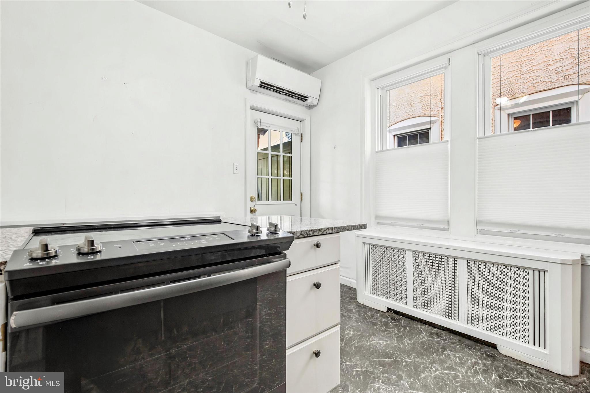 ROXBOROUGH - Residential