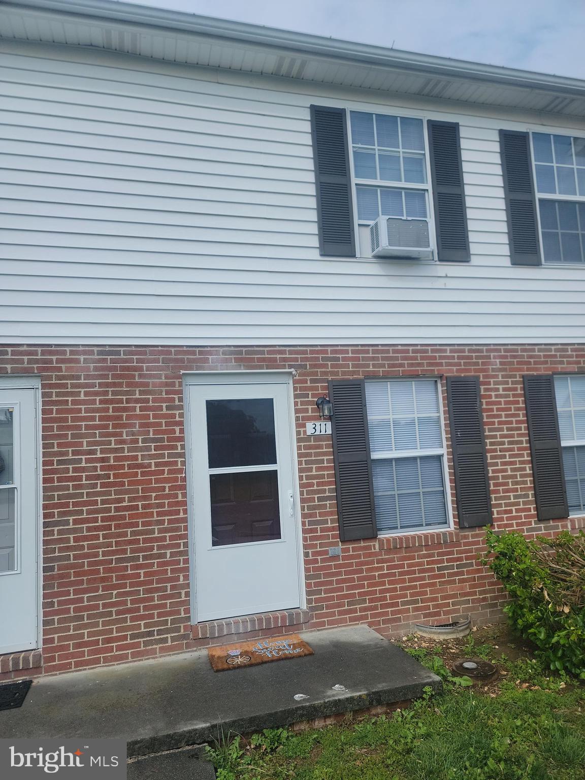 Gorgeously maintained Townhouse just outside of Stephens City for lease that is close to everything.. Must have excellent credit and rental references. All applicants must apply through Rent Spree. There are two bedrooms  upstairs and one half bath downstairs. There is one full bath upstairs. There is a lovely patio in backyard.