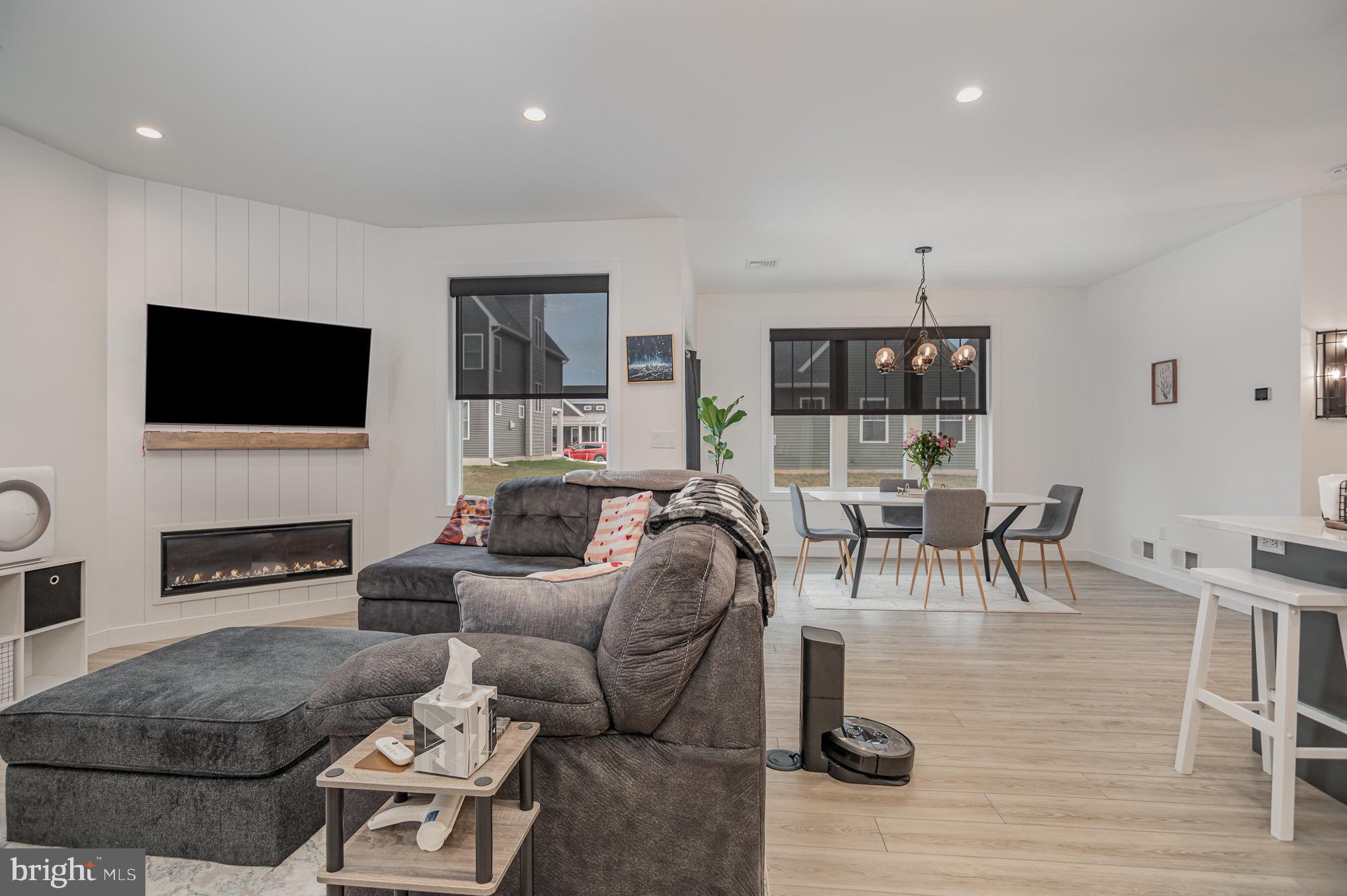 THE GABLES AT ELM TREE - Residential