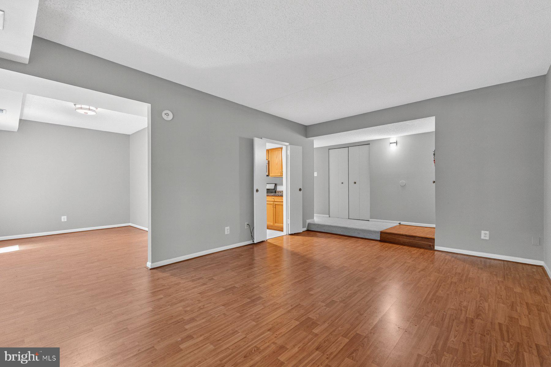 HUNTERS WOODS VILLAGE - Residential