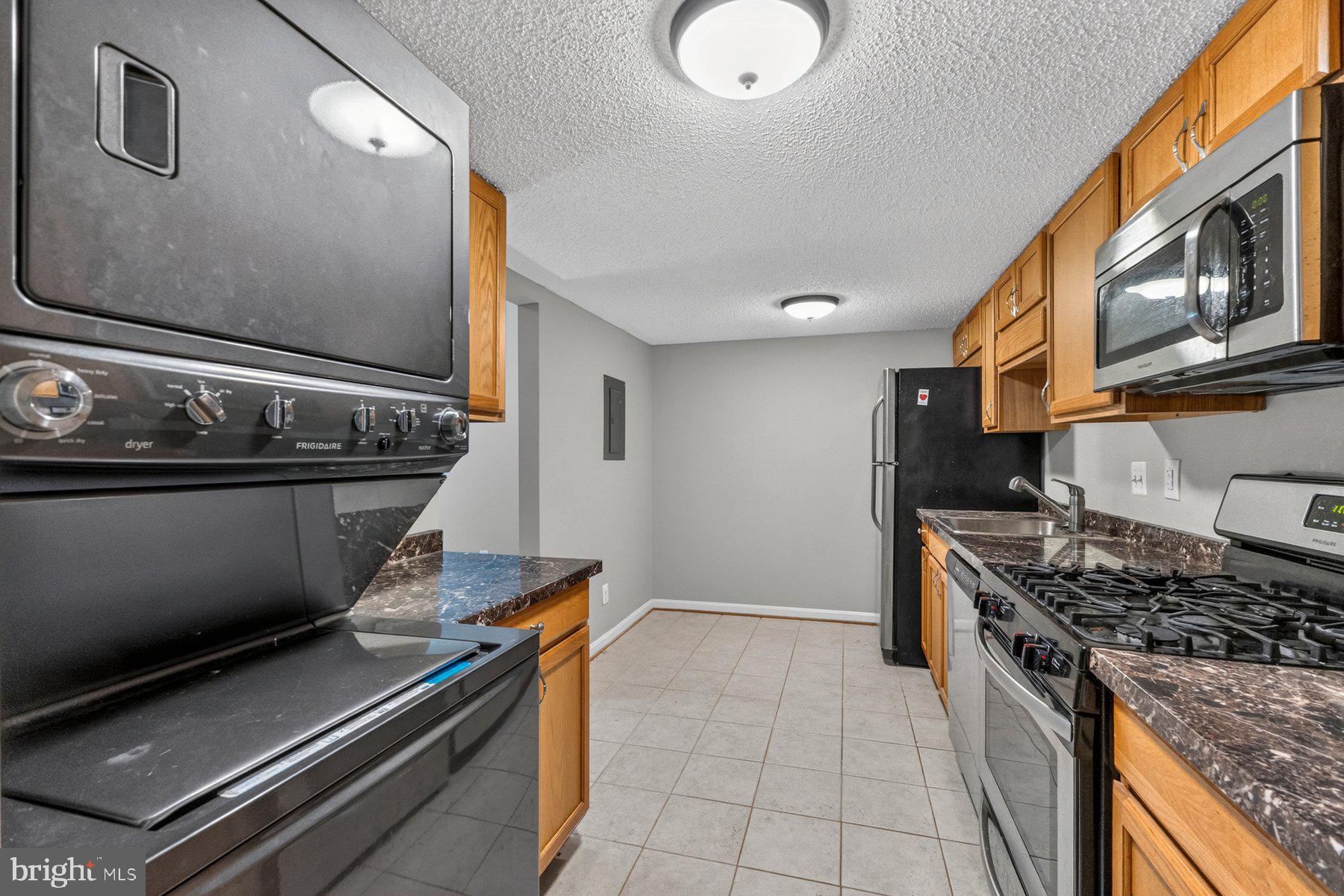 HUNTERS WOODS VILLAGE - Residential
