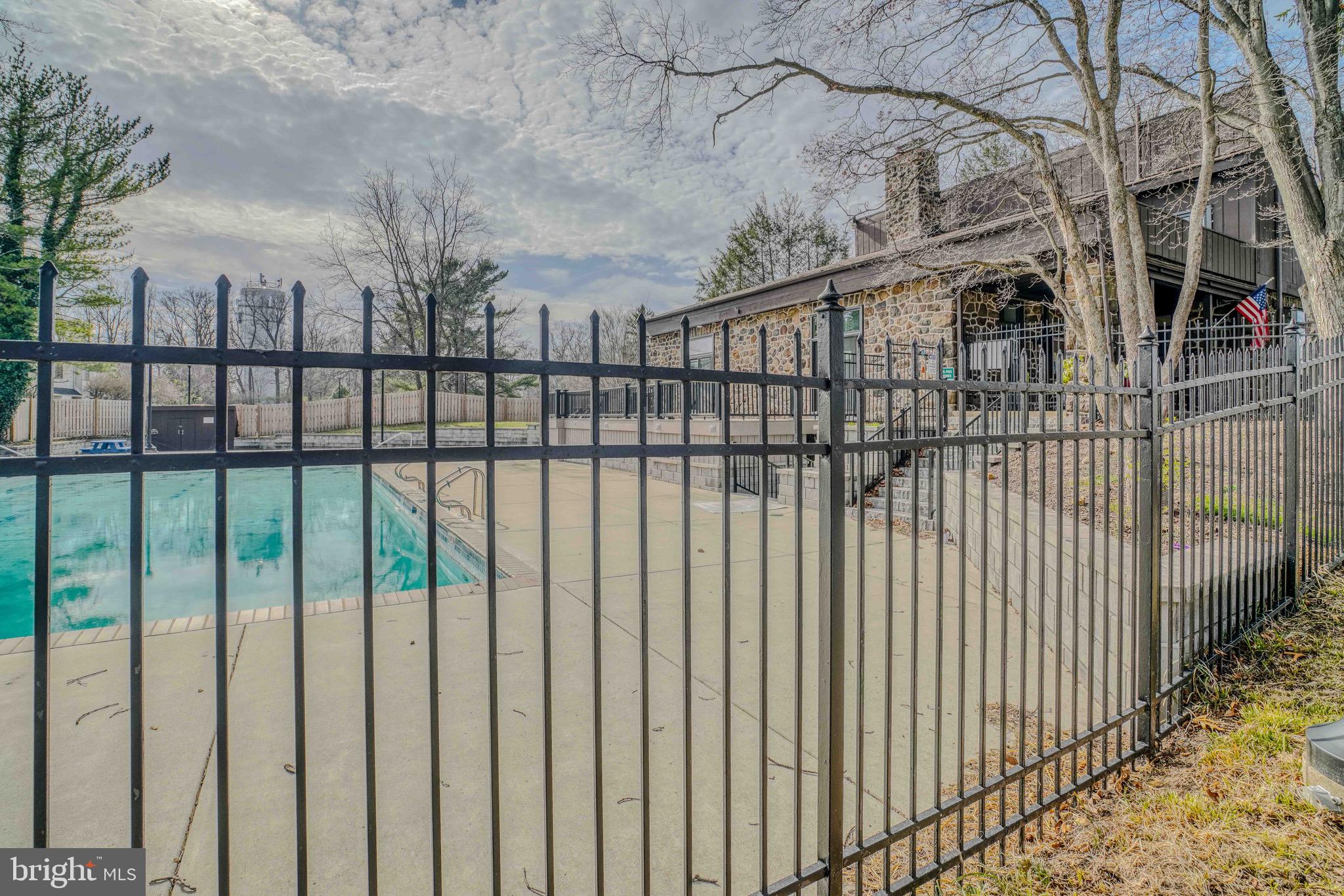 SUMMIT HOUSE - Residential
