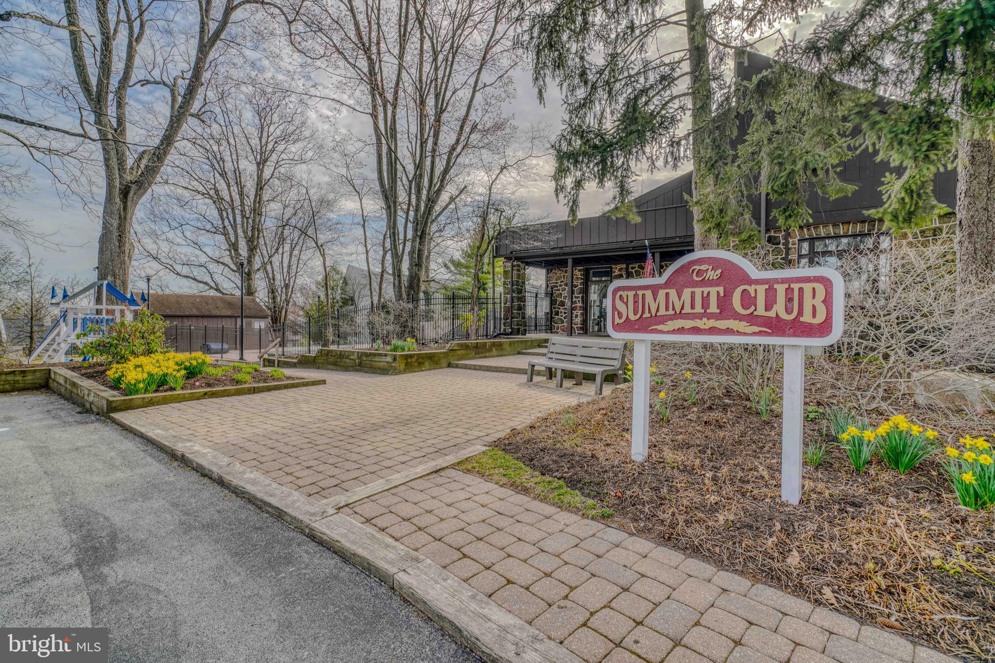 SUMMIT HOUSE - Residential