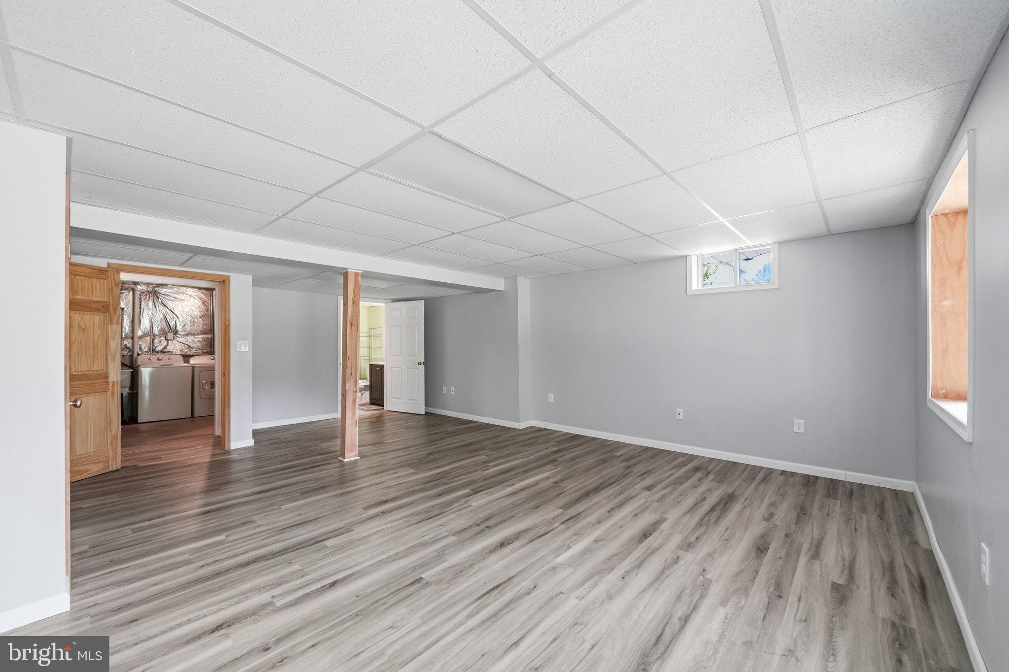 SQUIRE VILLAGE - Residential