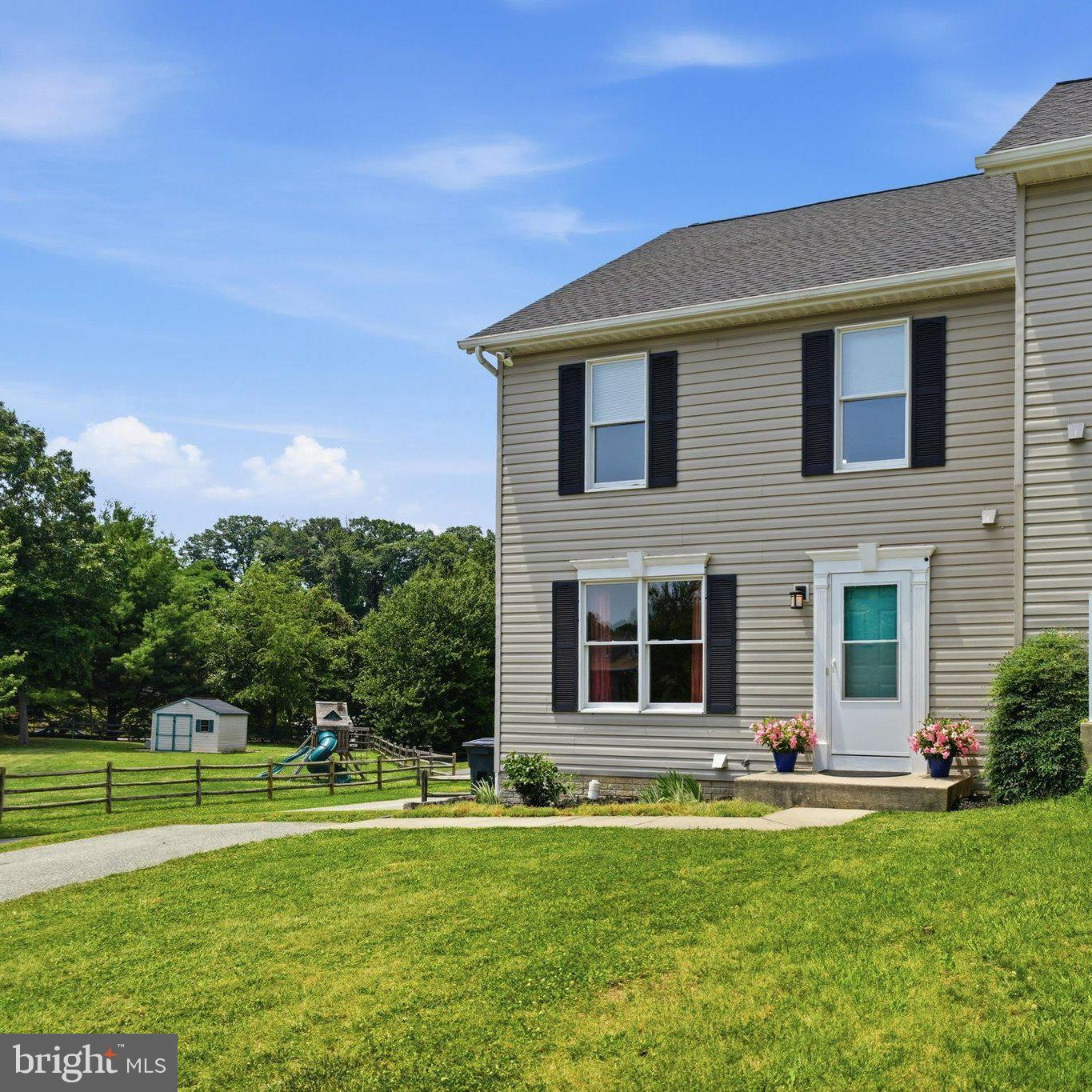 SQUIRE VILLAGE - Residential