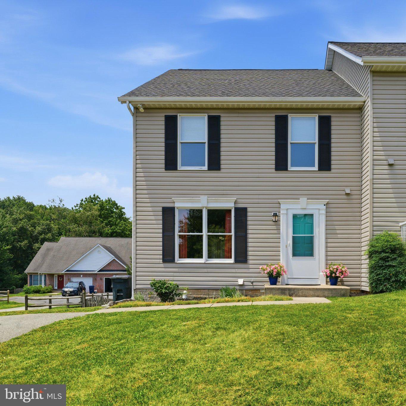 SQUIRE VILLAGE - Residential