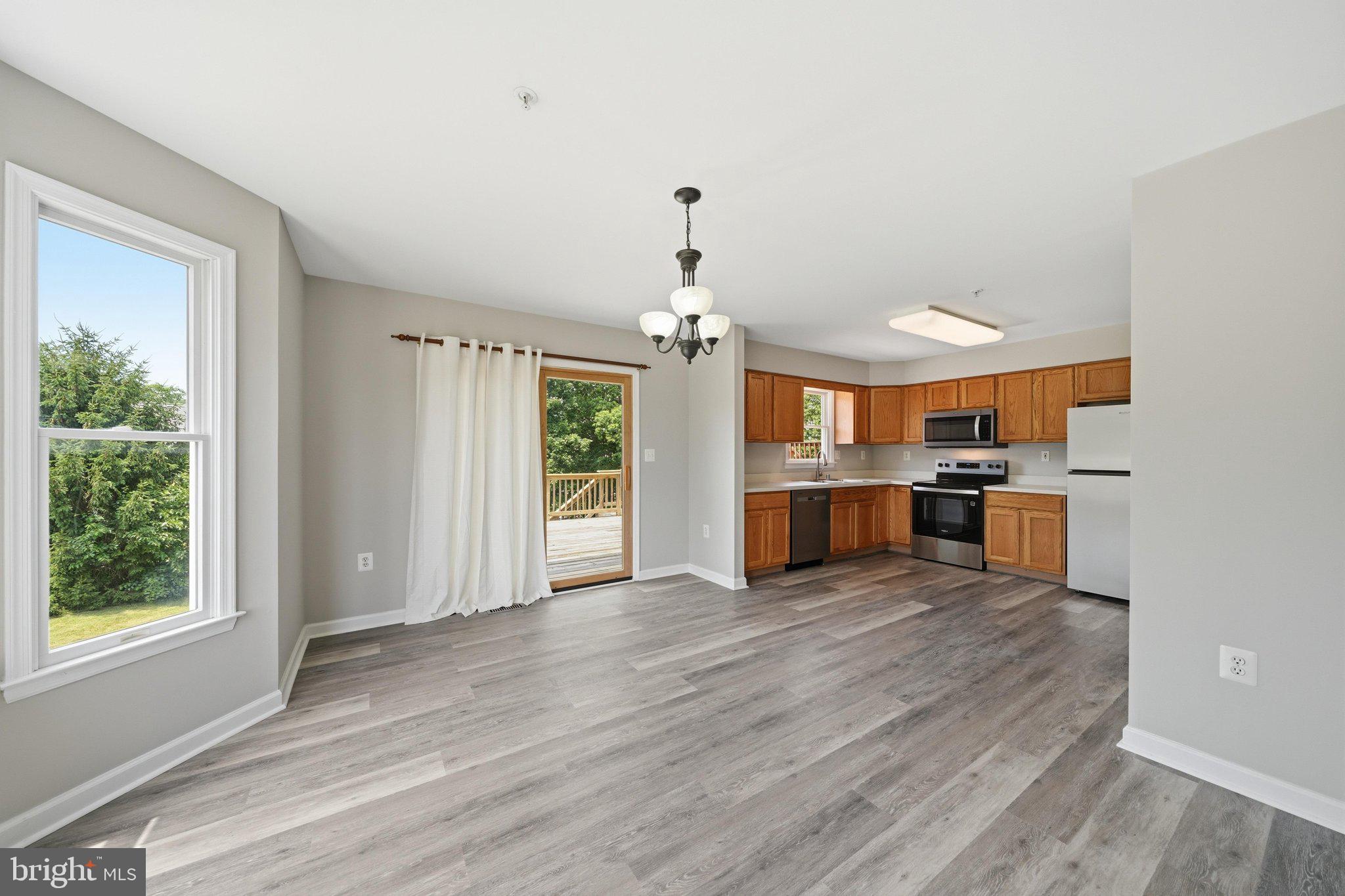 SQUIRE VILLAGE - Residential