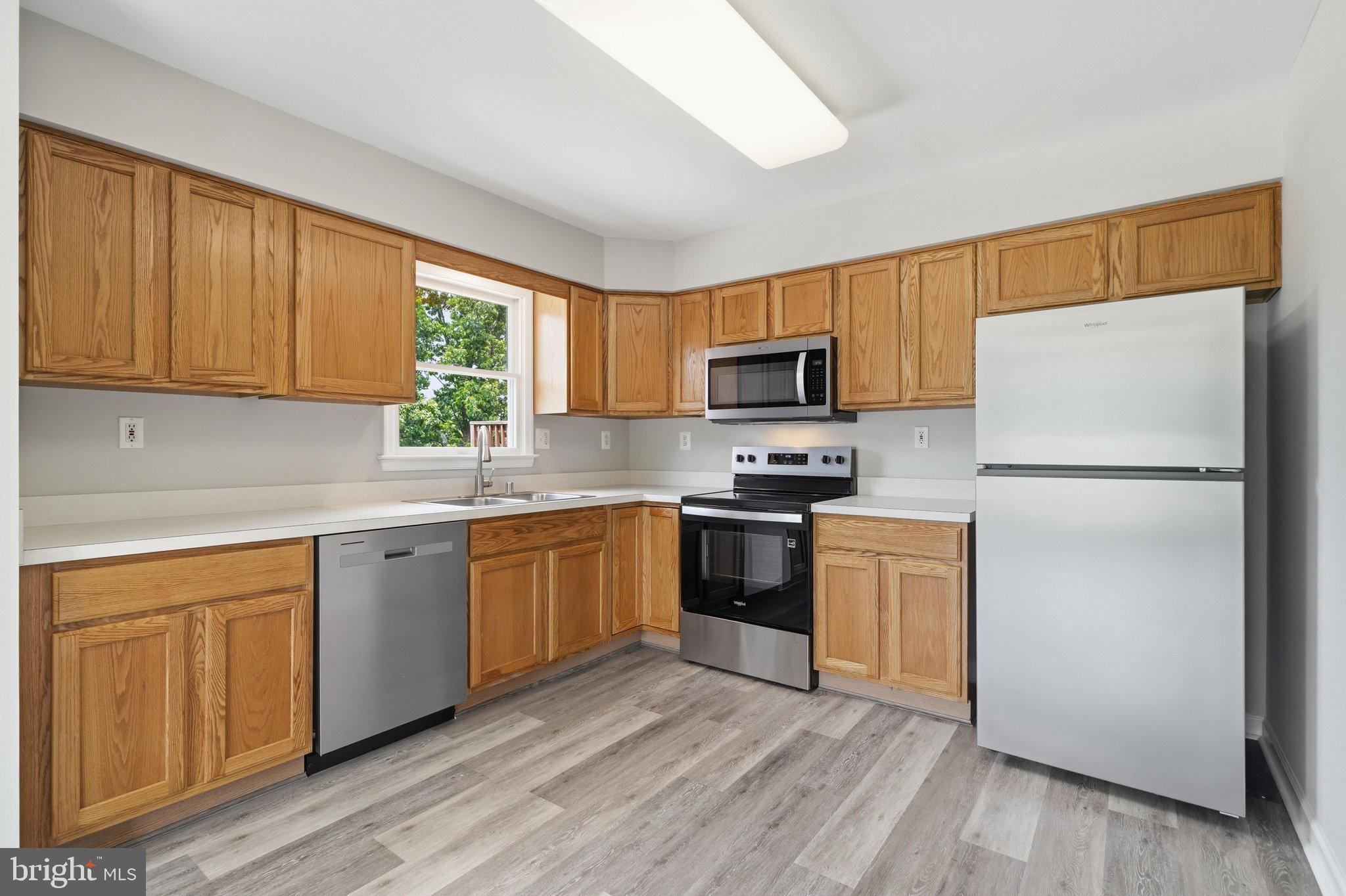 SQUIRE VILLAGE - Residential