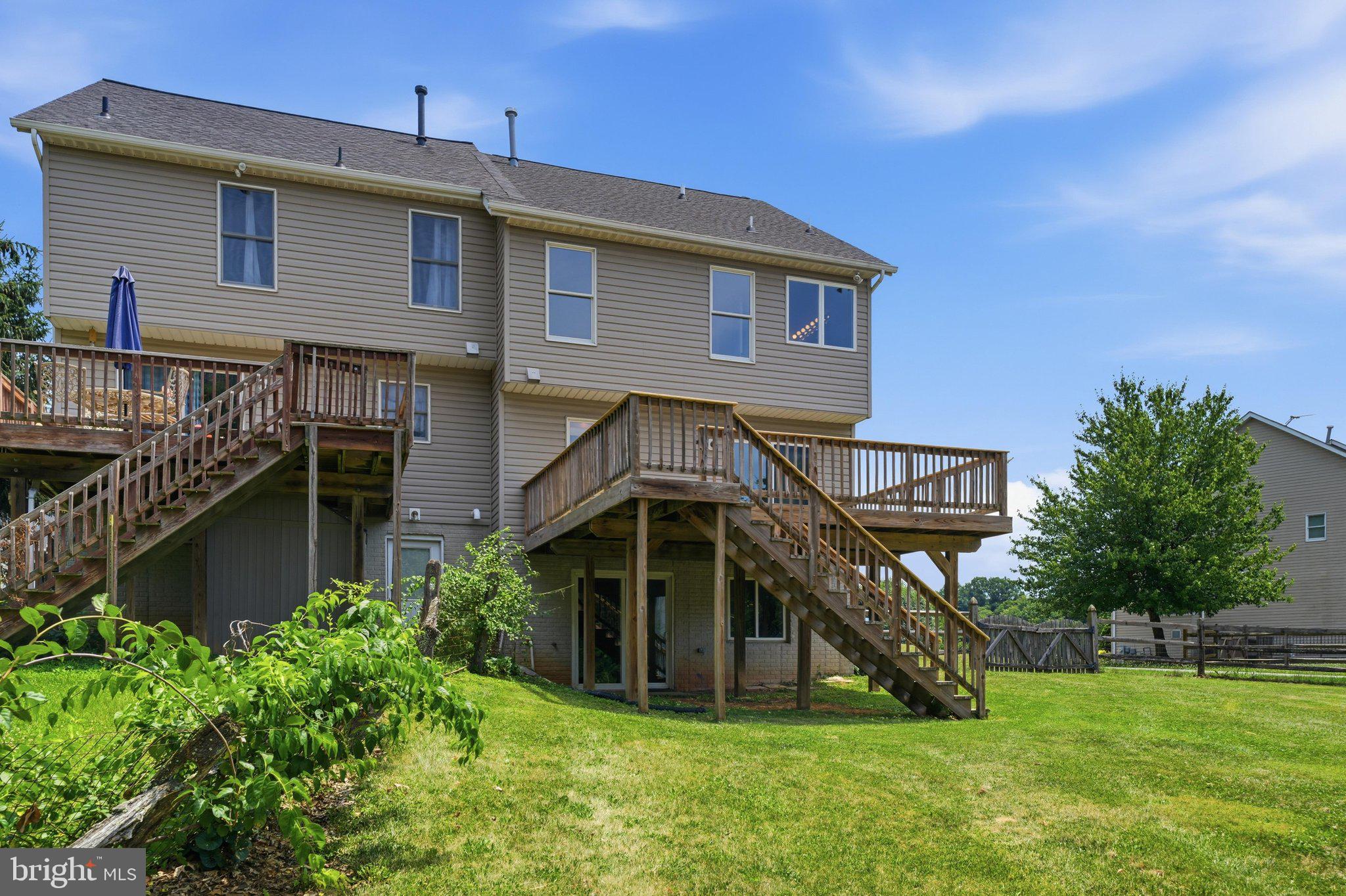 SQUIRE VILLAGE - Residential