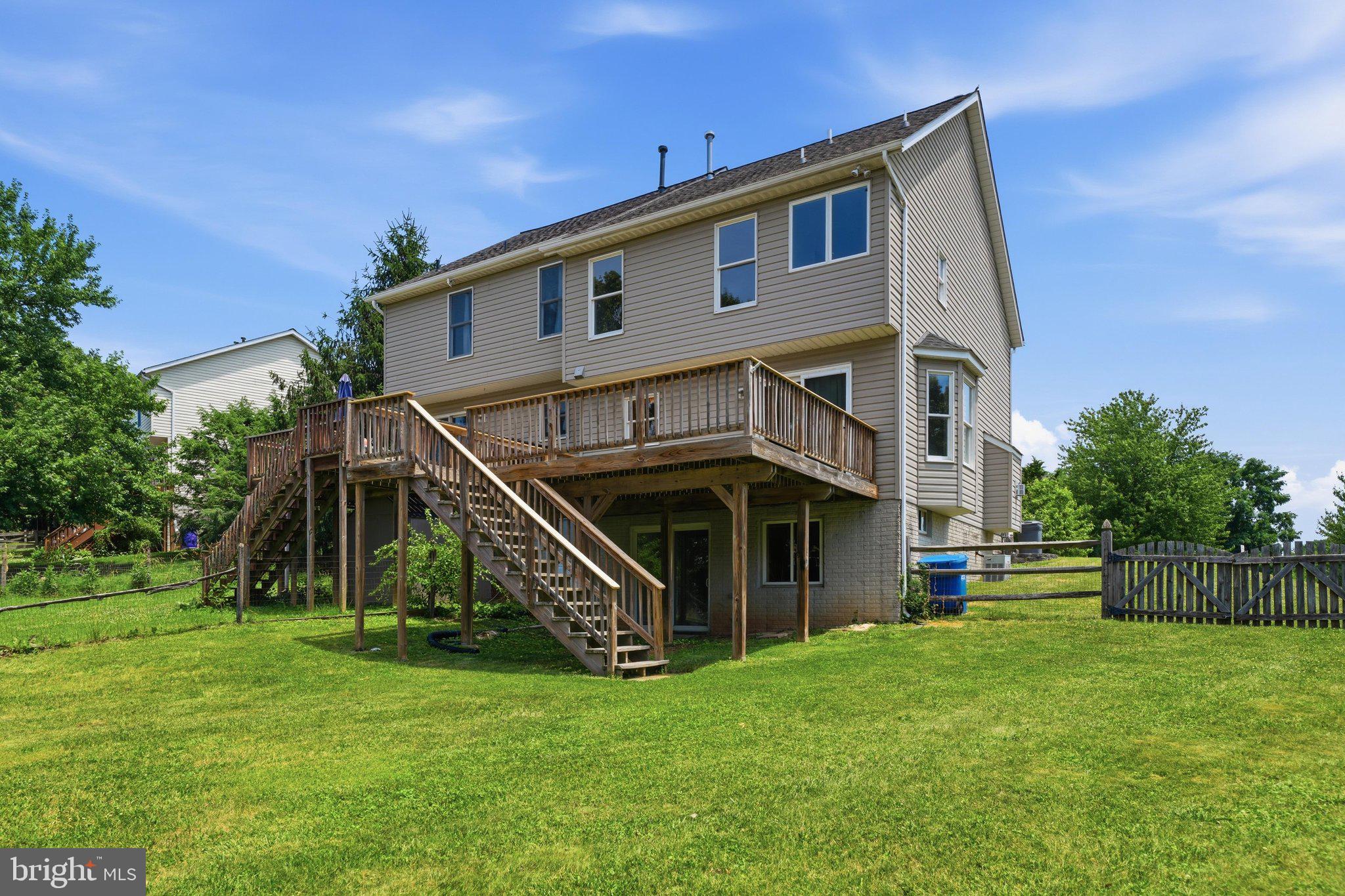 SQUIRE VILLAGE - Residential