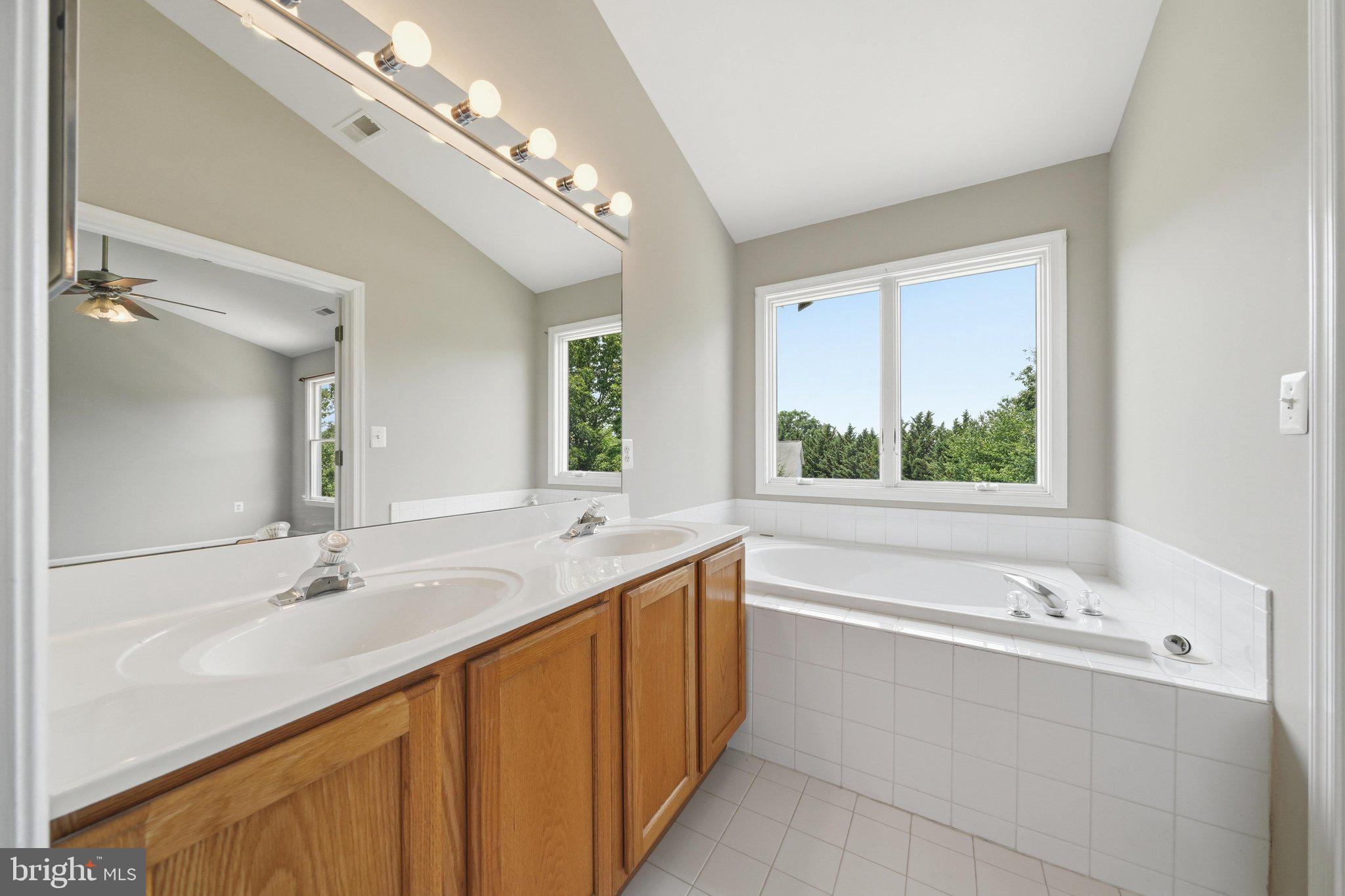 SQUIRE VILLAGE - Residential