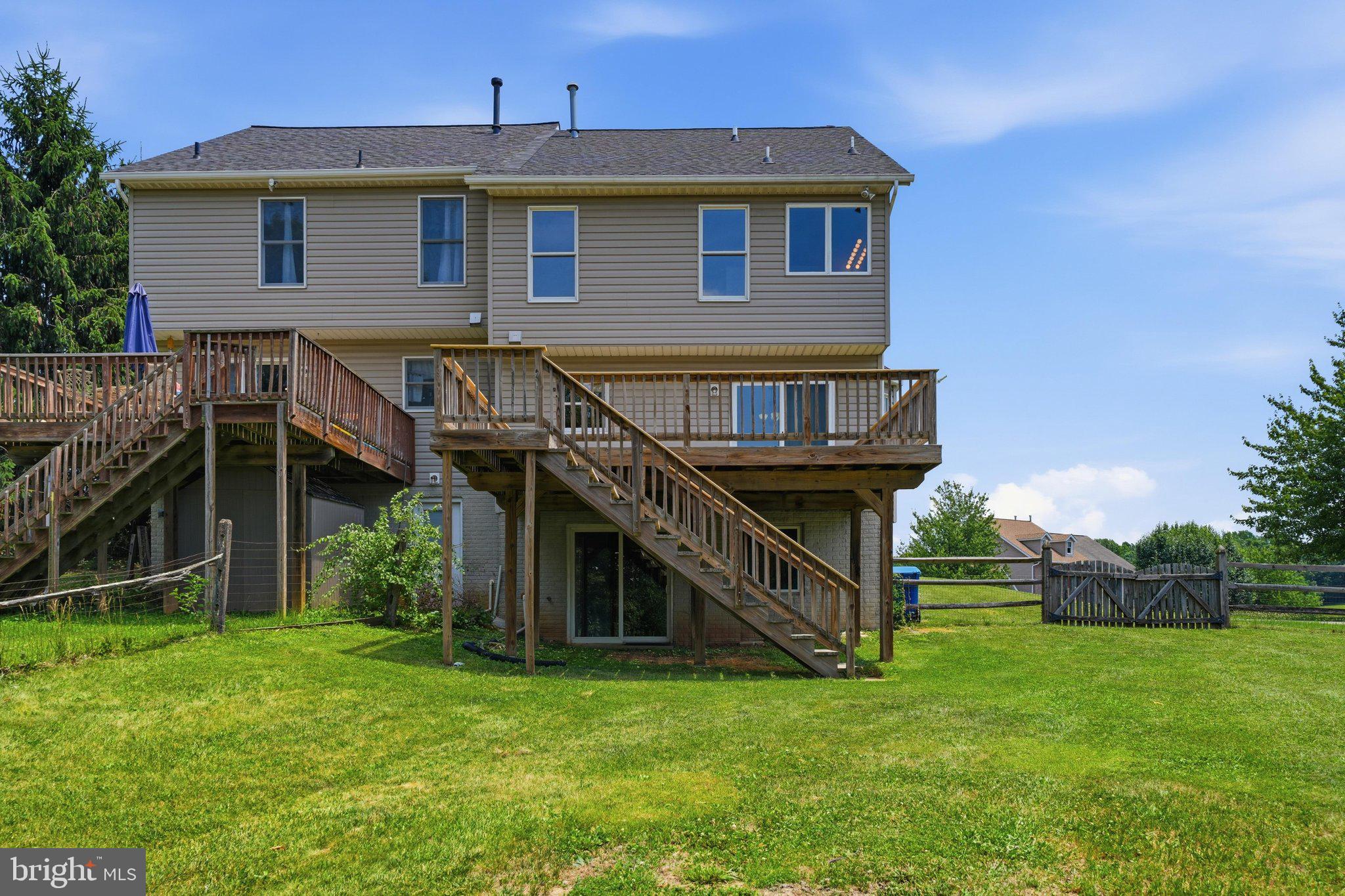 SQUIRE VILLAGE - Residential