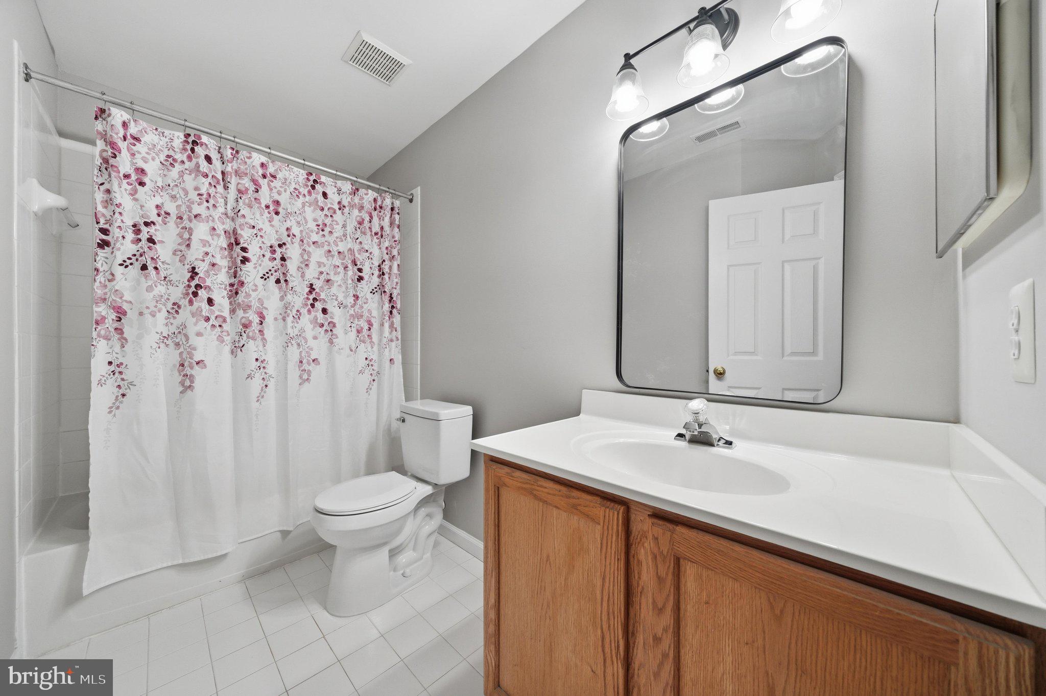 SQUIRE VILLAGE - Residential