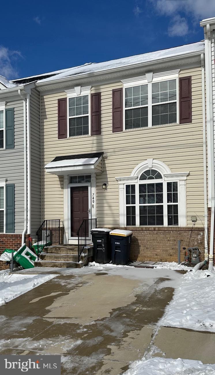 This Beautiful 3-level townhouse is equipped w/ 4 bedrooms , 3 full baths & 1 half bath. This home is only a few years old, fully finished in the developing community of Columbia Run Townhomes. Gorgeous hardwood floors as soon as you walk in, opening up to the living room & kitchen. Spacious kitchen also has a formal dining space along w/ a island where bar stools can be added. Counter tops are beautiful black granite, stainless steel appliances along with a gas range.  Upstairs features a laundry room, Owners suit & its own bathroom w/ double sinks, walk-in closet, two spacious bedrooms & an additional full bath. The basement level has one bedroom and a full bathroom.  Also a recreation room that has potential to be a cozy family room & two storage closets. There is a parking space directly out front as well as street parking . Location is very convenient, very close to the National Harbor, MGM, Tanger OutletsBoiling Base, Washington Dc, Virginia, Metro Bus , Metro Rail,  Interstate 295 and 495 beltway. Applications will be done through Rent Spree.