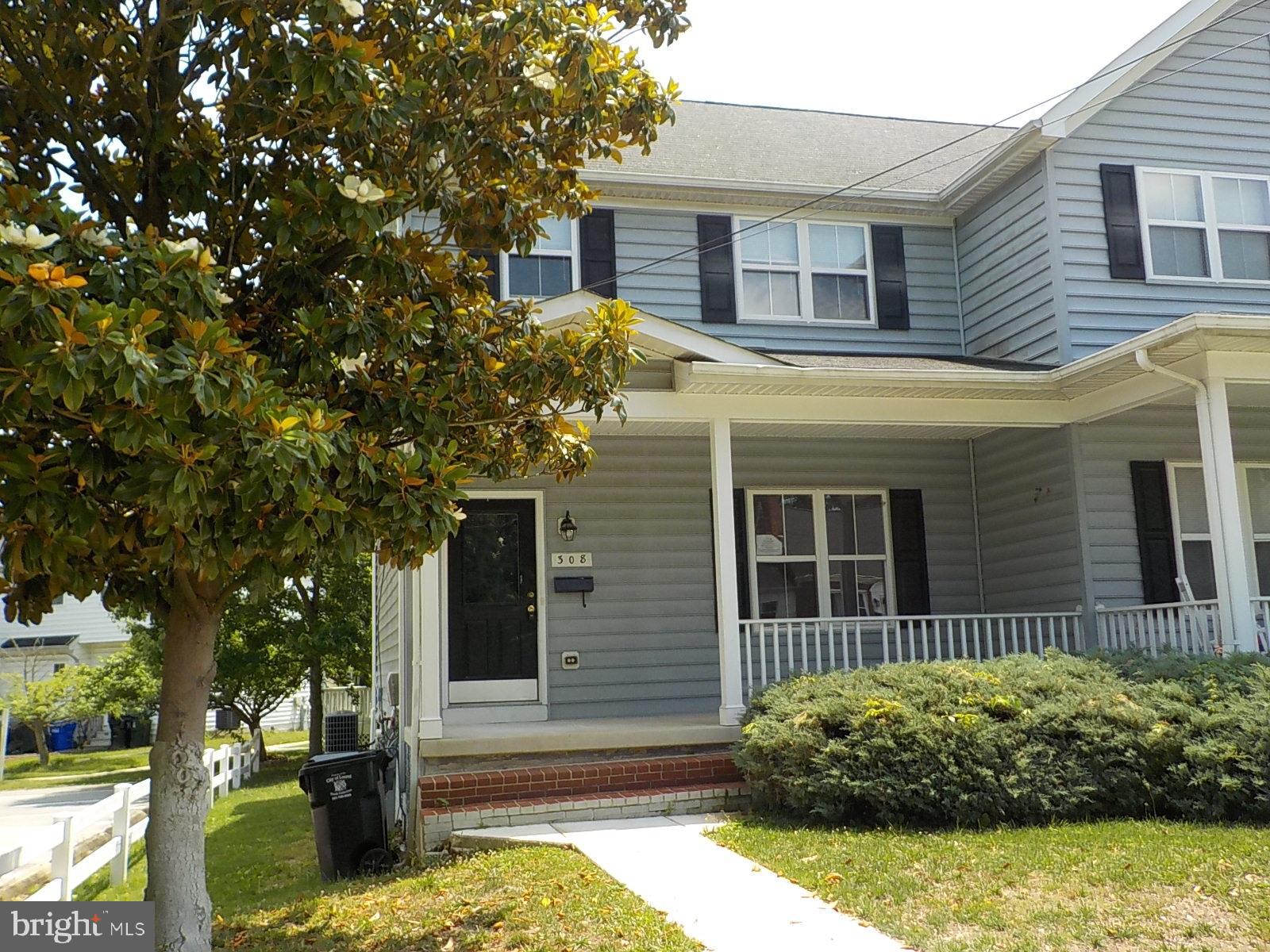 Priced to sell!! Discoloration in the property. Buyer will need to either finance with a renovation loan or pay cash.