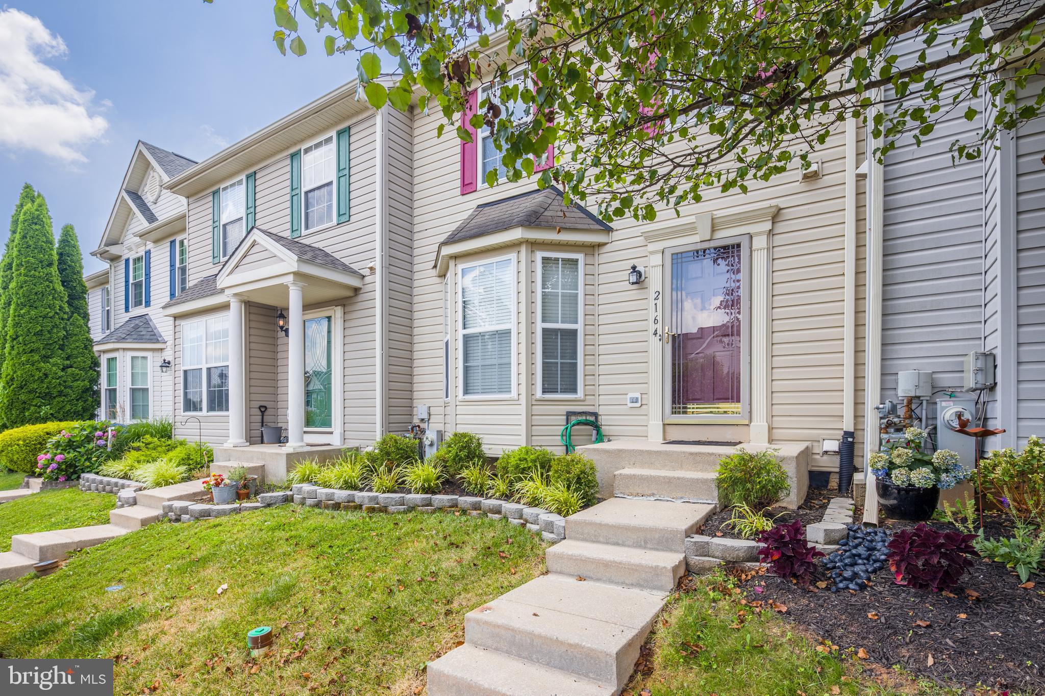 CONSTANT FRIENDSHIP - Residential