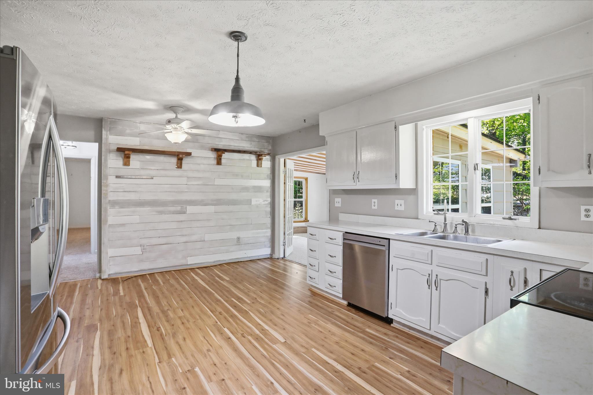 LAKESIDE ESTATES - Residential