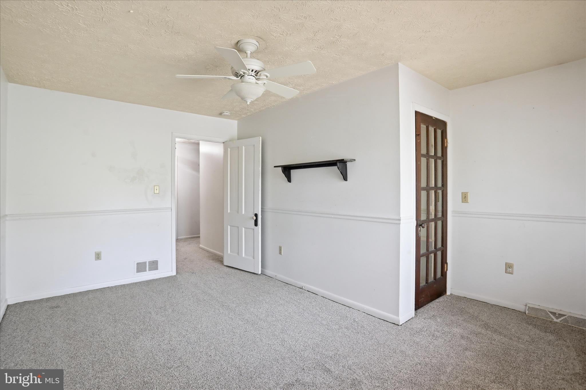 LAKESIDE ESTATES - Residential