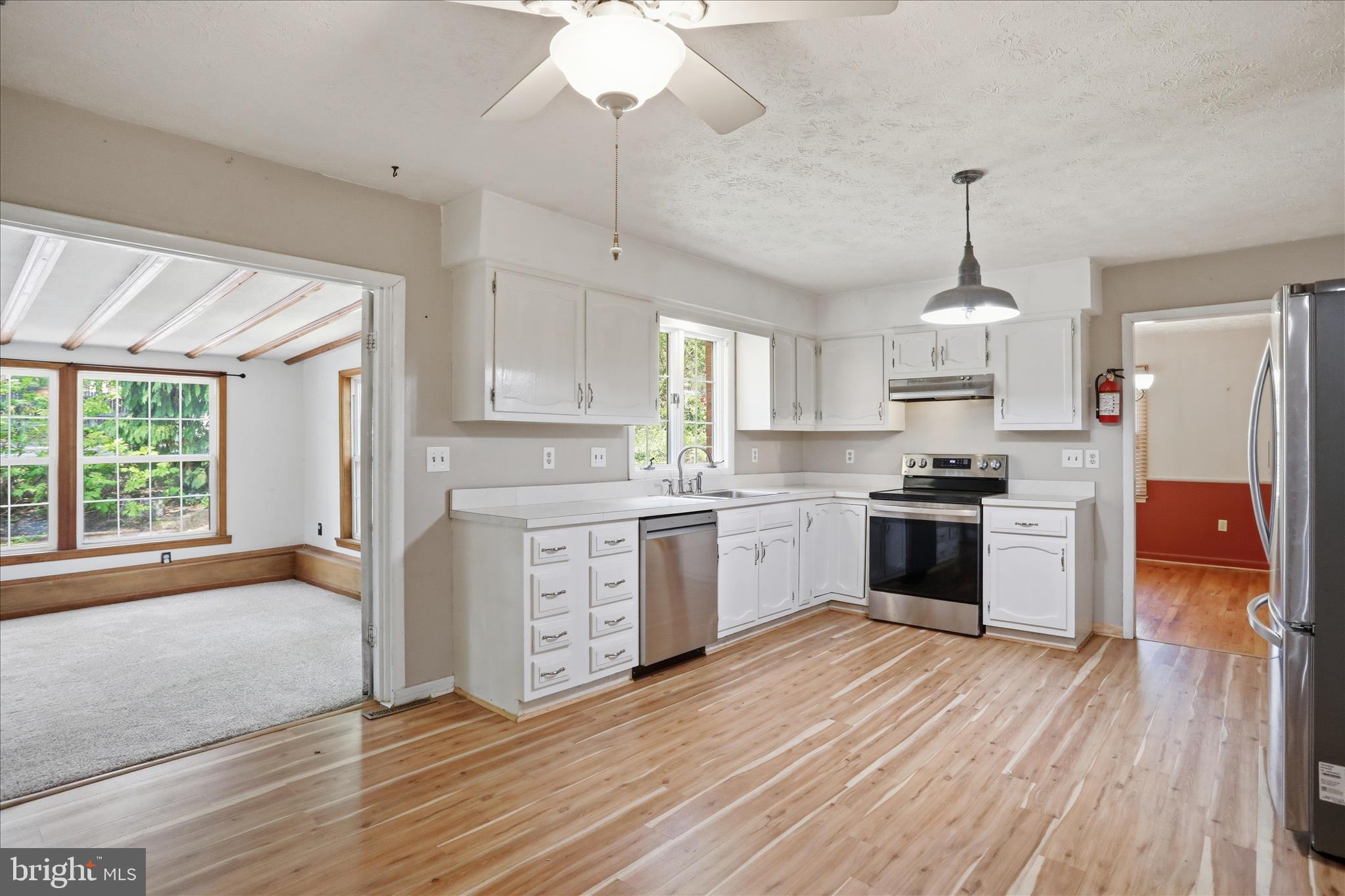 LAKESIDE ESTATES - Residential