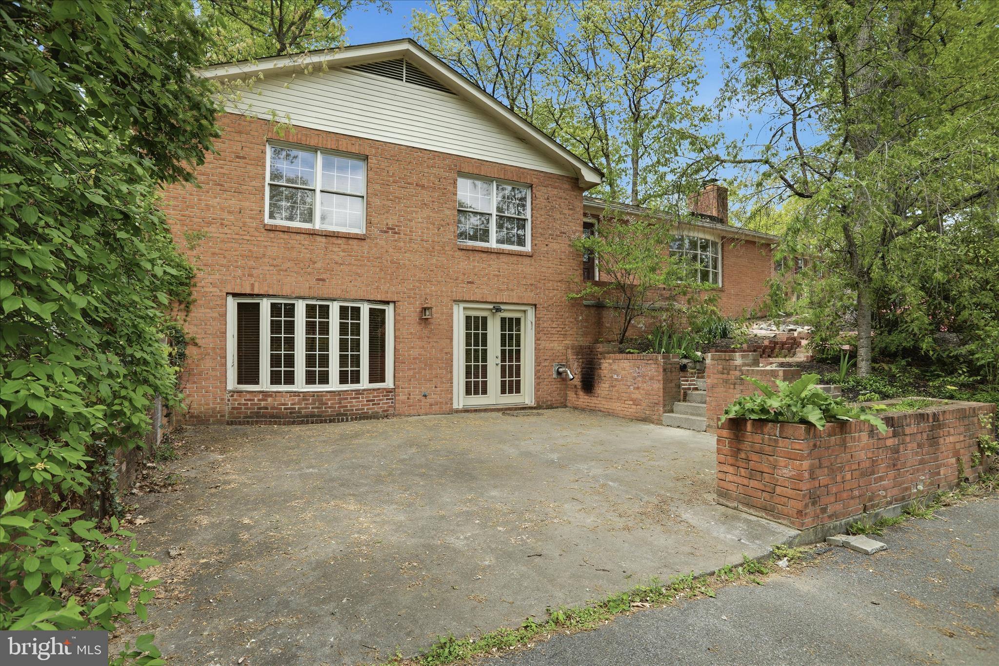 LAKESIDE ESTATES - Residential