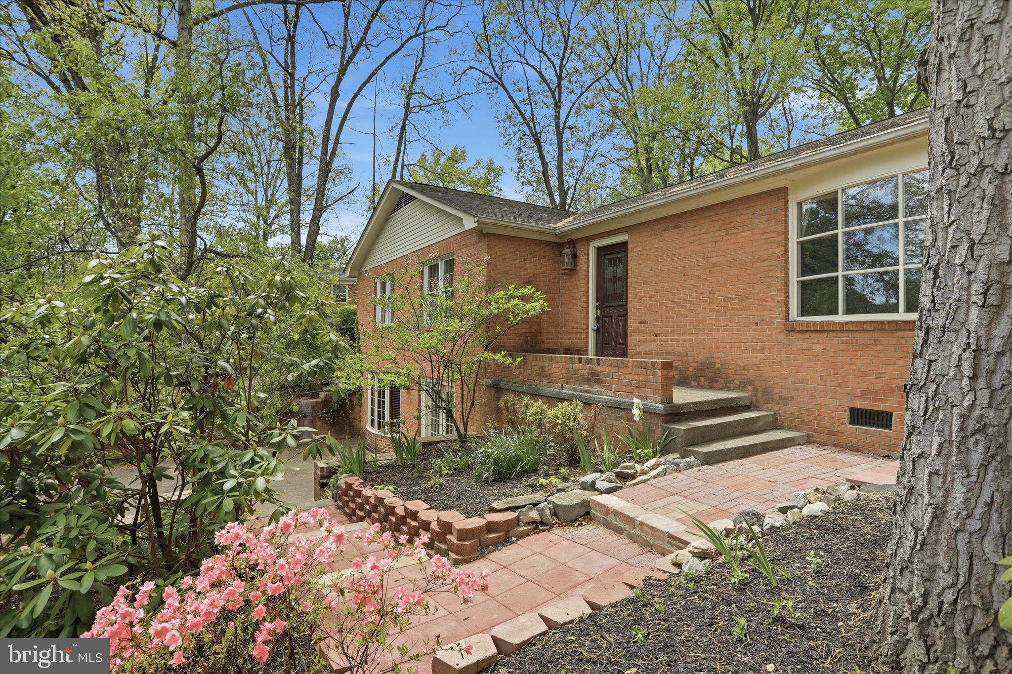 LAKESIDE ESTATES - Residential